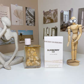 Burberry Fiore e la sua Eau de Parfum-3346  